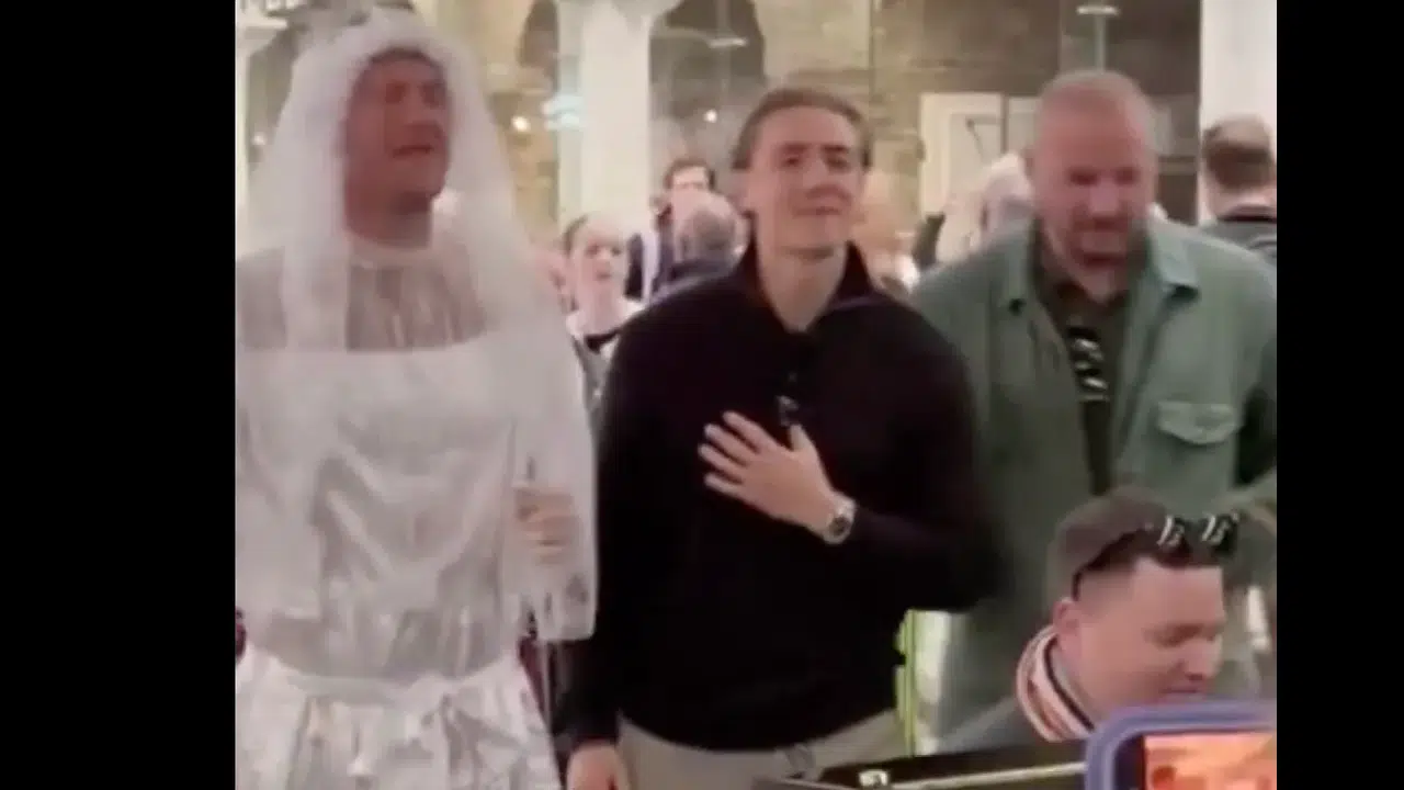 Worrall’ın Gelinlikli Halleri Olay Oldu! Gelen Yorumlara Dayanamadı