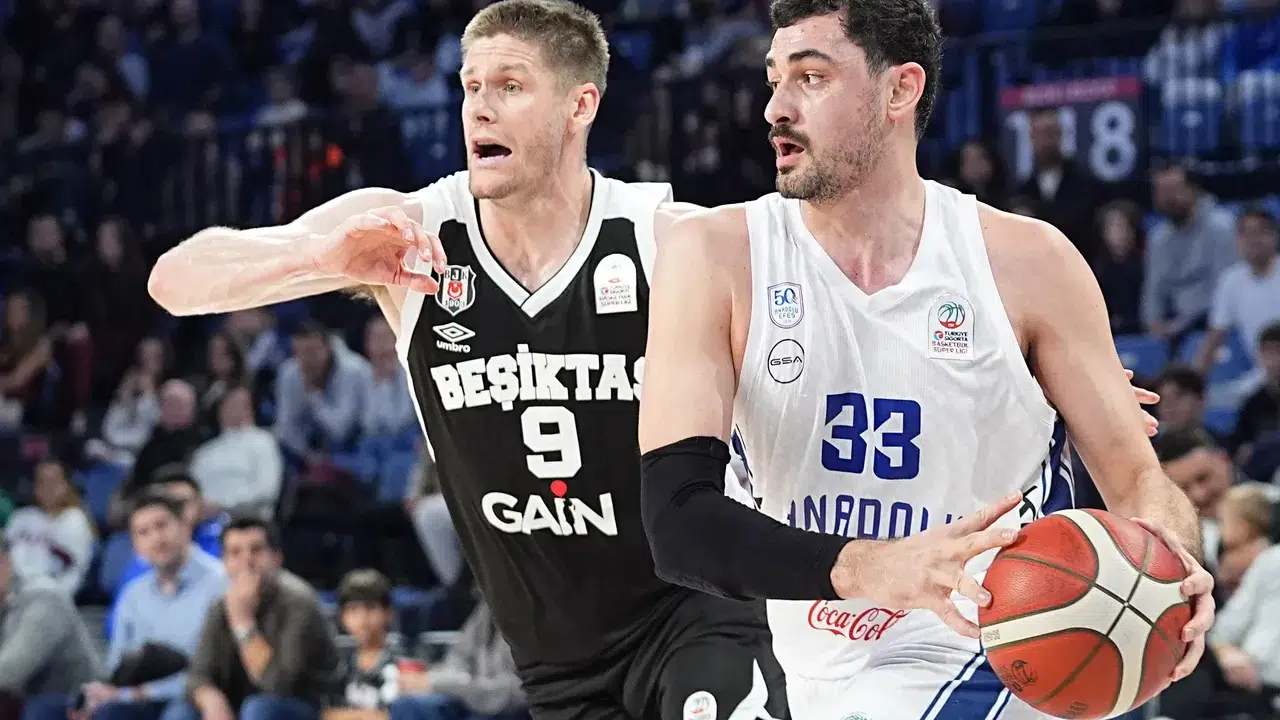 ANADOLU EFES BEŞİKTAŞ GAİN MAÇI KAÇ KAÇ BİTTİ! Final periyodu, kaçıncı galibiyetini aldı?