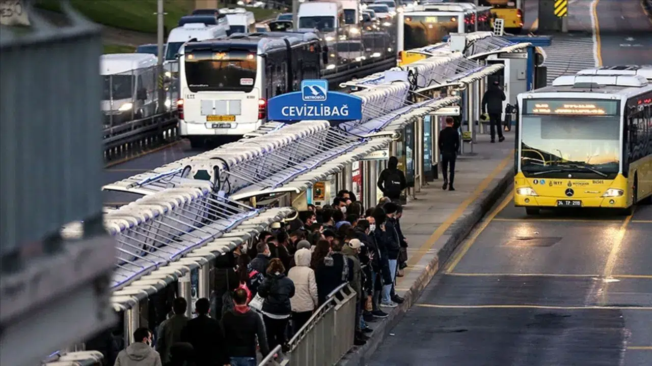 8 MART’TA İSTANBUL’DA TOPLU TAŞIMA ÜCRETSİZ Mİ? Kadınlar Günü’nde otobüs, metro ve metrobüs bedava mı?