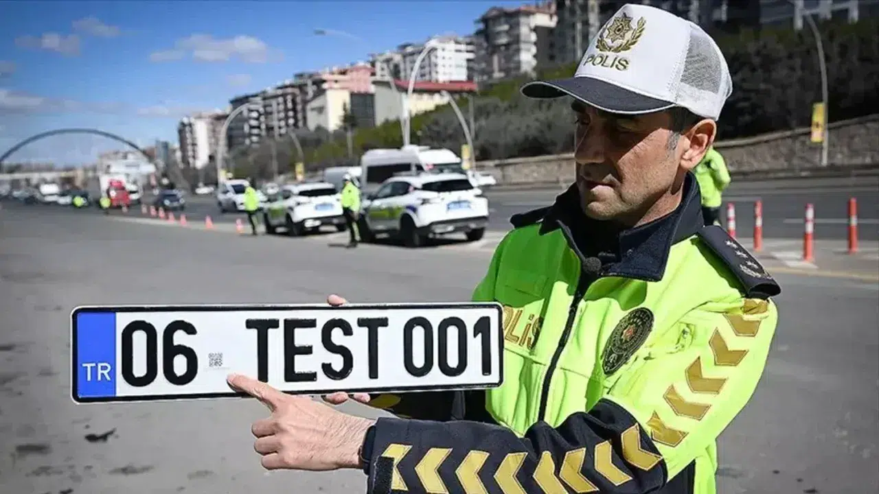 140 Bin Liralık Ceza Endişesi! APP Plakalı Araç Sahipleri Yeni Plaka İçin Kuyrukta