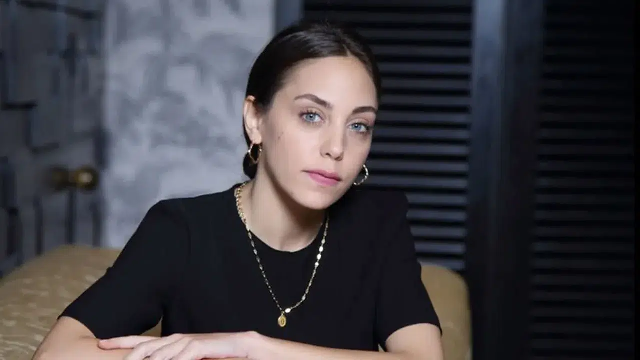 ÖYKÜ KARAYEL’İN PİVOT FİLMİ NE ZAMAN BAŞLIYOR!  Konusu ve Oyuncuları Belli Oldu mu?