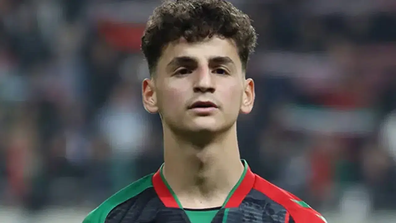 ADEM YEŞİLYURT KAÇ YAŞINDA, ASLEN NERELİ? Futbola başlangıcı nasıl oldu, hangi takımlarda oynadı, hangi pozisyonda oynuyor?