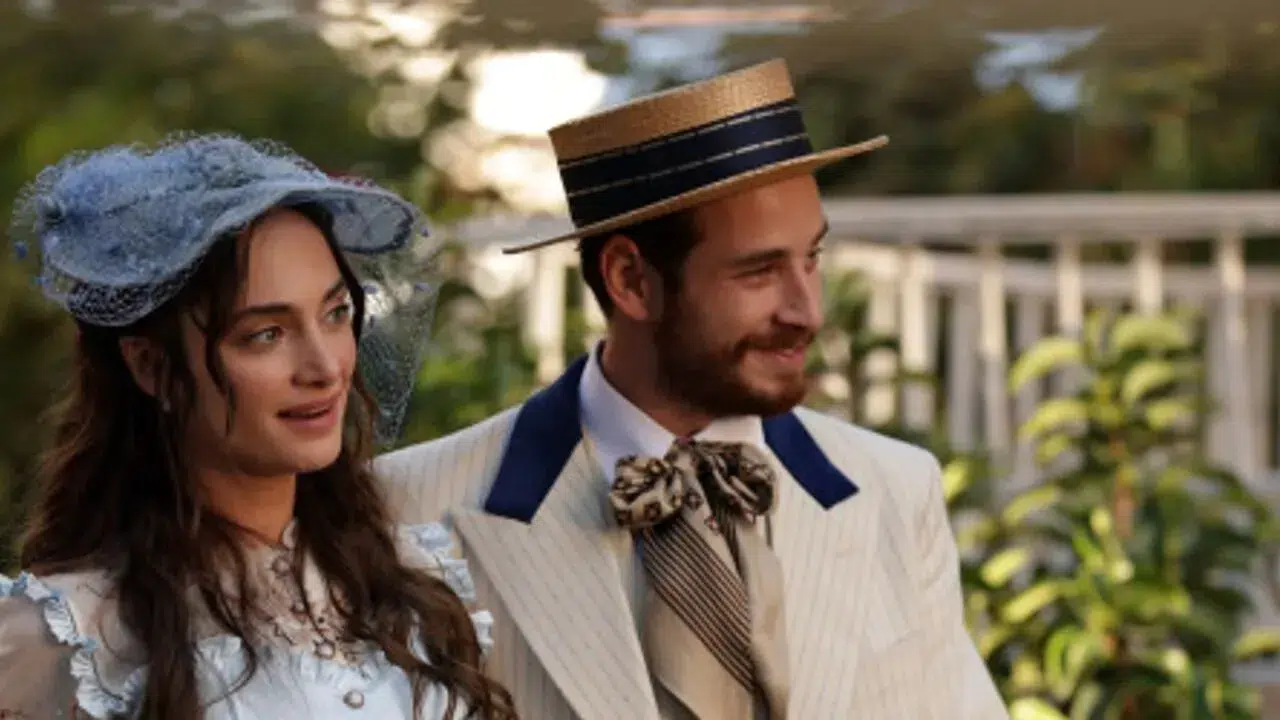 DENİSE CAPEZZA KİM! Aniesi Kimdir, Kaç Yaşında, Sevgilisi Var mı?