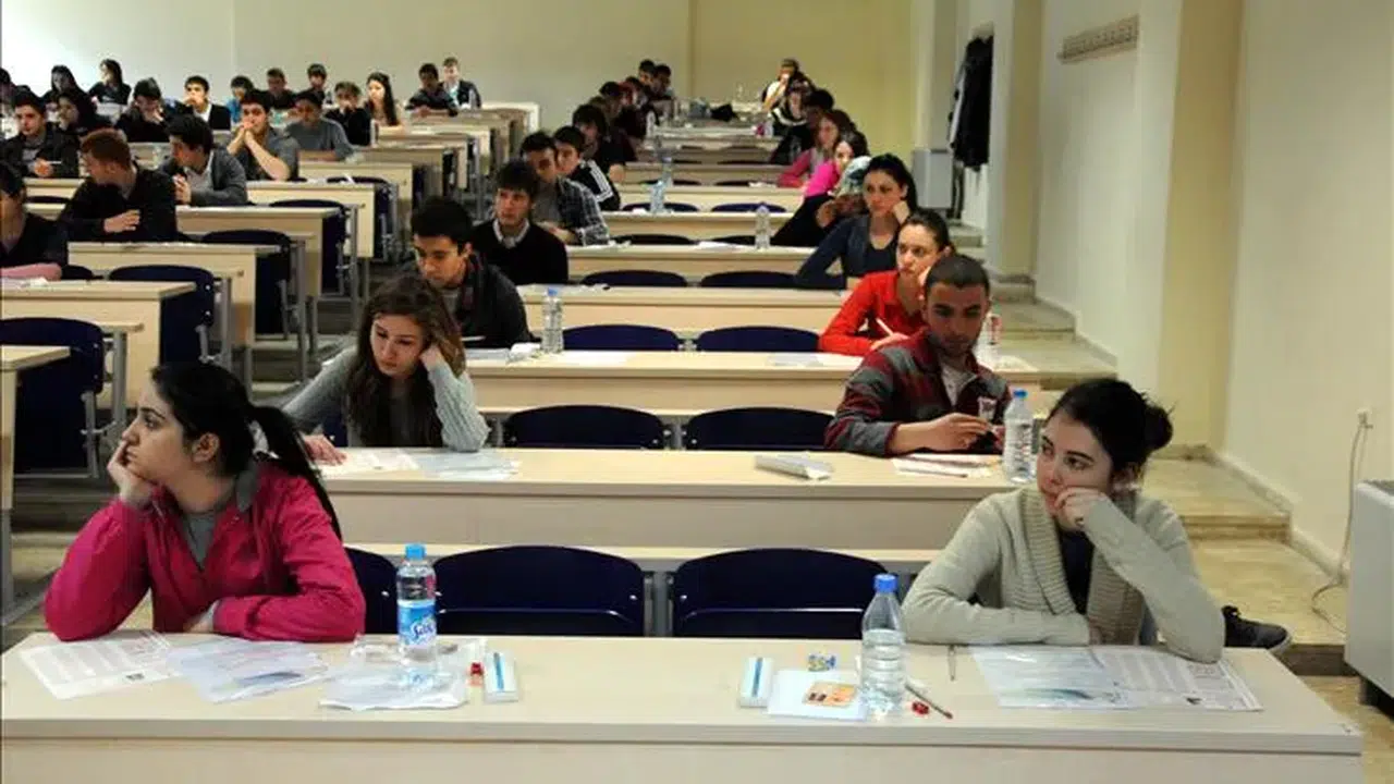 16 MART PAZARTESİ ÜNİVERSİTELER AÇIK MI! Bayramda kaç gün tatil var, ara tatil ne zaman bitecek?