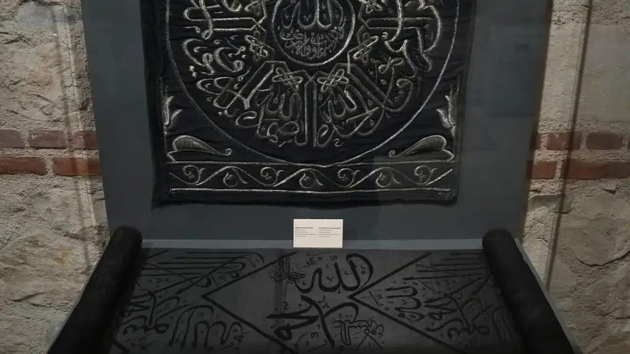 Uluslararası Başarı: Kaçırılan İznik Çinileri Türkiye’ye İade Edildi