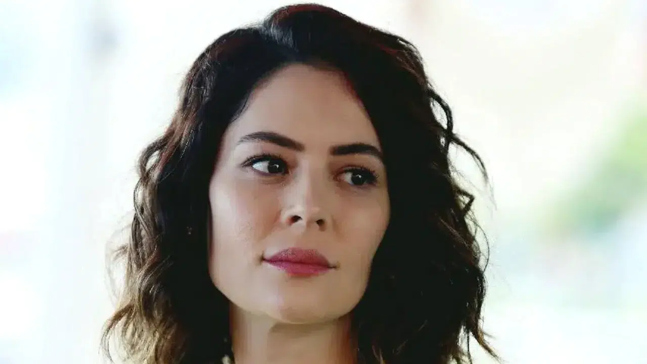 YILDIZ ÇAĞRI ATİKSOY’UN HAYATI! Kaç Yaşında, Aslen Nereli, Hangi Dizilerde Oynadı, Berk Oktay ile Evli mi?