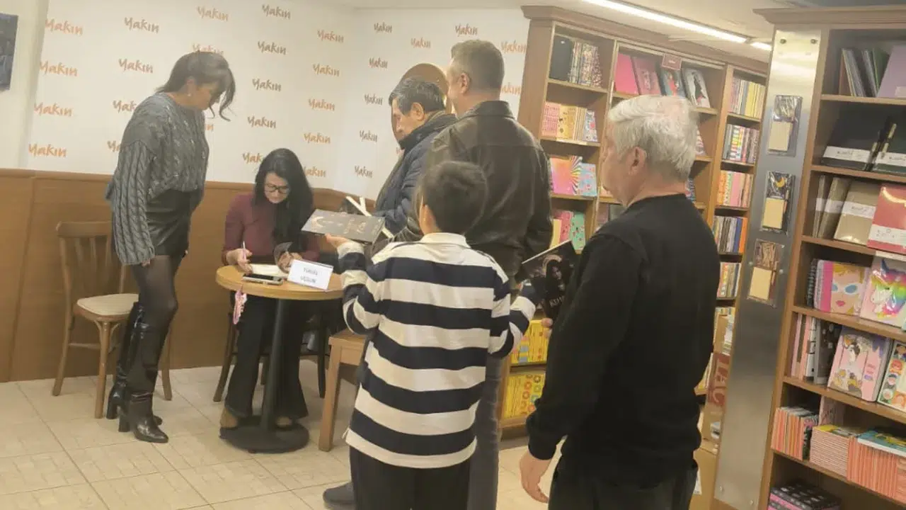 Çeşmeli yazar Yüksel Uçgun’dan İzmir’de ilk imza heyecanı