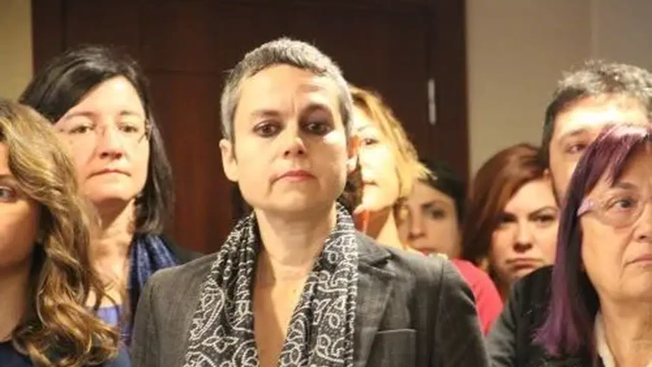 ESRA MUNGAN EŞİ KİMDİR? Evli mi, kaç yaşında, aslen nereli, ne iş yapıyor, neden gündeme geldi?