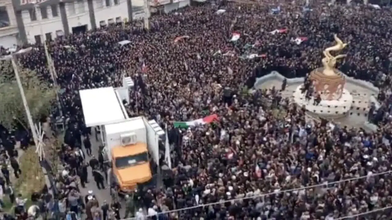 ABD’nin İran’daki okul saldırısında hayatını kaybeden öğrenciler defnediliyor