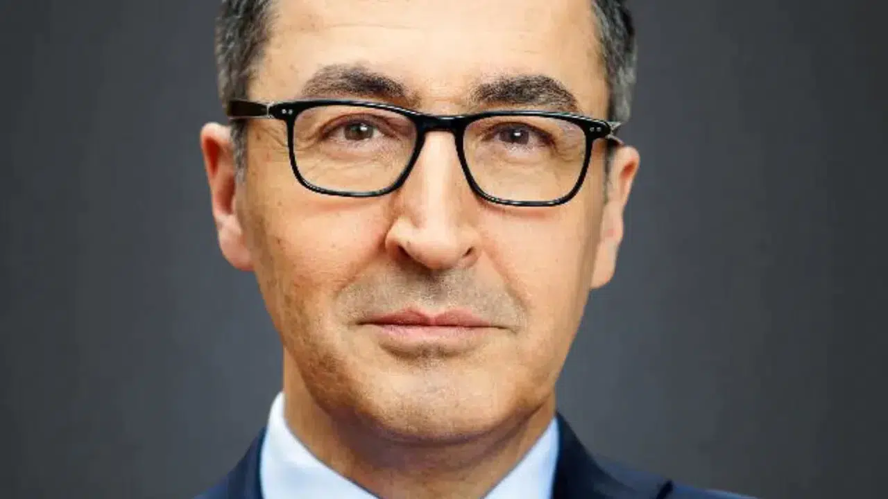 CEM ÖZDEMİR SİYASİ GÖRÜŞÜ NE, HANGİ PARTİDEN? Evli mi, eşi kim, çocuğu var mı, kaç yaşında, aslen nereli?