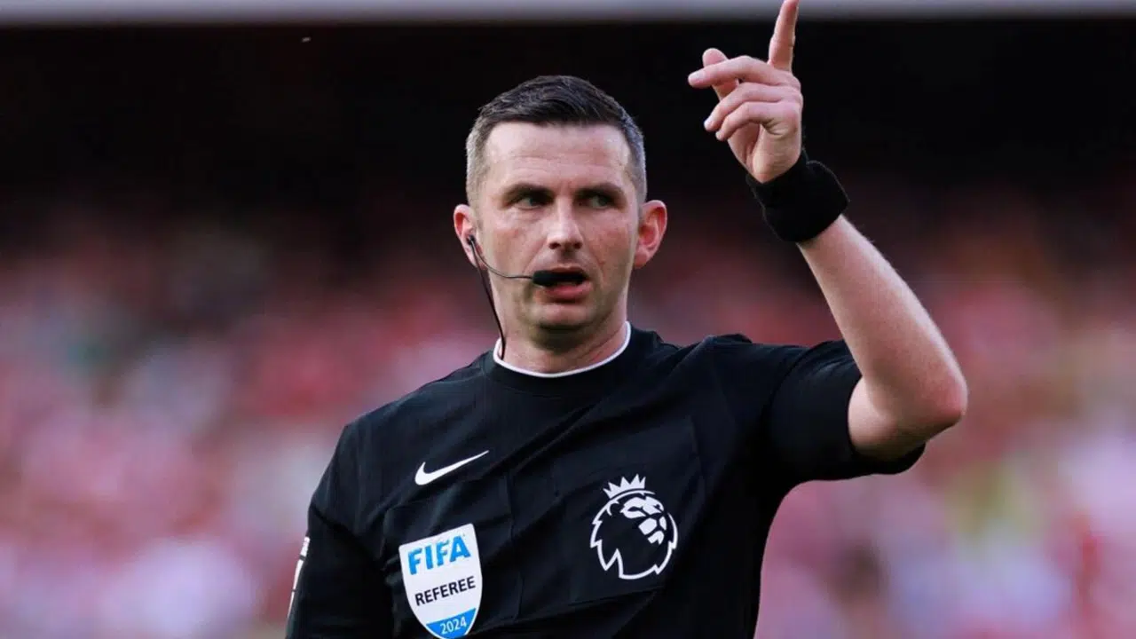 Michael Oliver aslen nereli, hangi ülkeli, kaç yaşında, nerenin hakemi, Türk maçı yönetti mi?