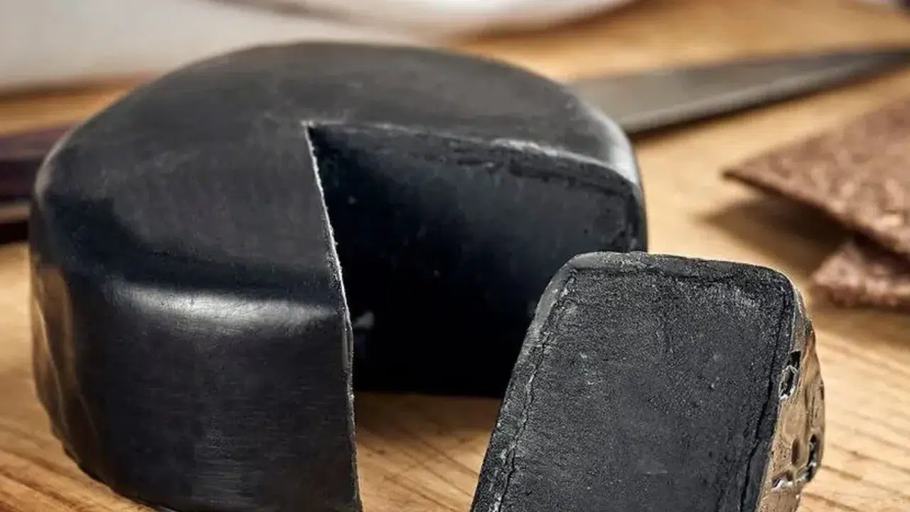 KARA PEYNİR NEDİR? Faydaları nelerdir? Siyah peynirin sırrı ne?