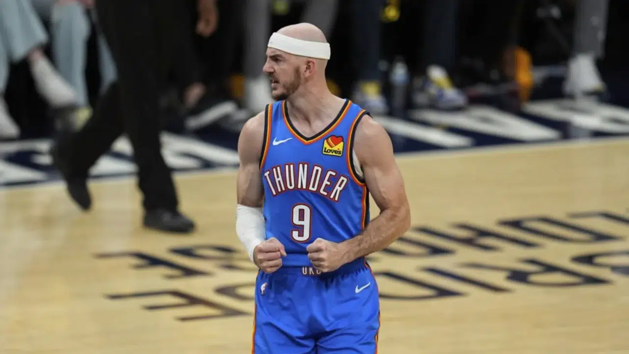 CARUSO’NUN AYAKKABIYLA YAPTIĞI BLOK NEDEN SAYILMADI! NBA kurallarına göre bu hareket geçerli mi, teknik faul neden verildi, maç skoru kaç kaç bitti?