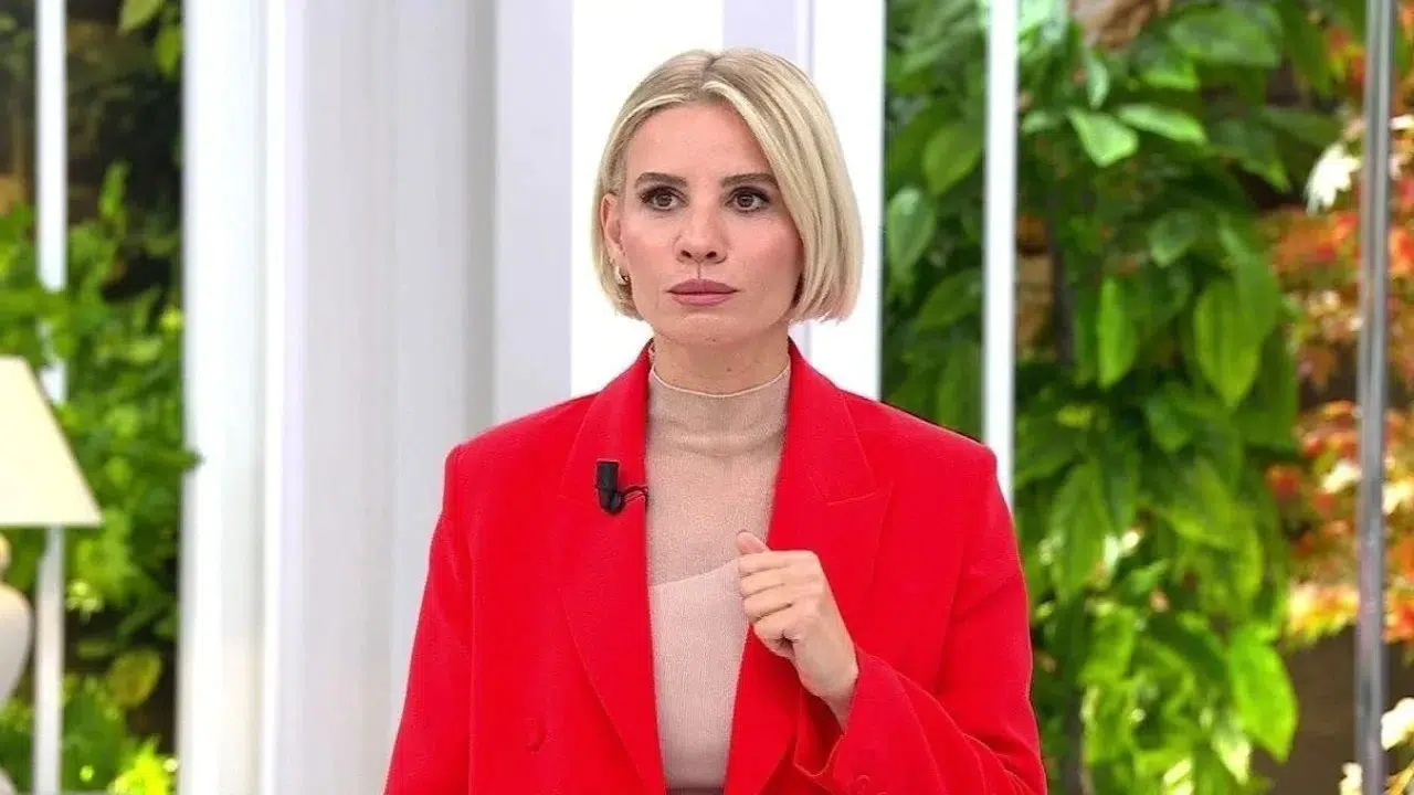 ESRA EROL BÖLÜM BAŞI NE KADAR KAZANIYOR! Kaç TL maaş alıyor, ATV ile sözleşmesi nasıl?