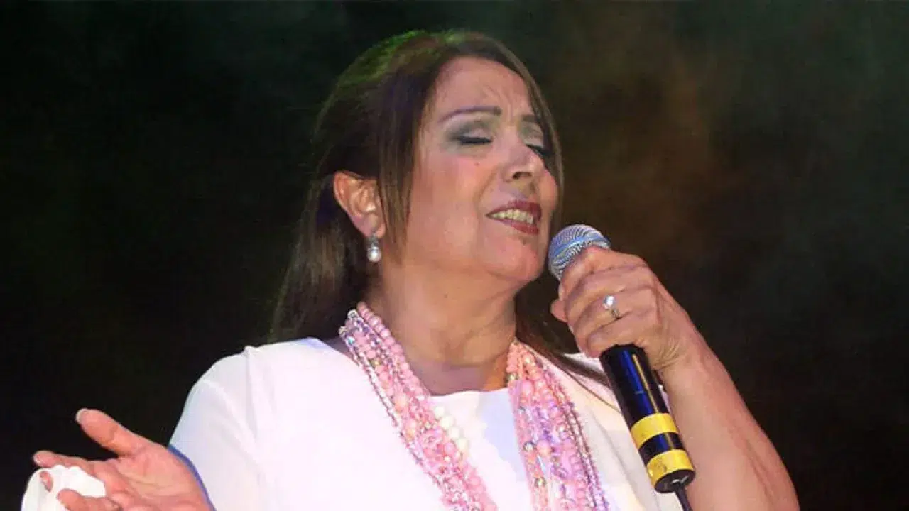 BELKIS AKKALE EVLİLİKLERİ, KİMİNLE EVLİ! Şu An Kiminle Evli?