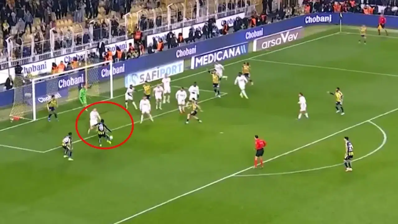 Fenerbahçe’nin Galibiyet Golü Temiz, Trio’dan Hakem Eleştirisi