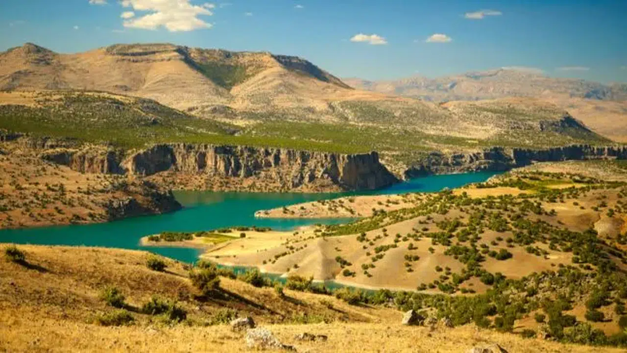 URFA'NIN ETRAFI DUMANLI DAĞLAR HİKAYESİ! Urfa’nın Etrafı Dumanlı Dağlar türküsü hikayesi nedir, sözleri ne anlatıyor, hangi makamda?