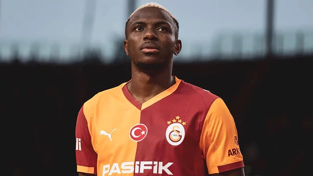 OSIMHEN DERBİDE FORMA GİYECEK Mİ, SAKAT MI Galatasaray derbisi öncesi kadro planı merak konusu