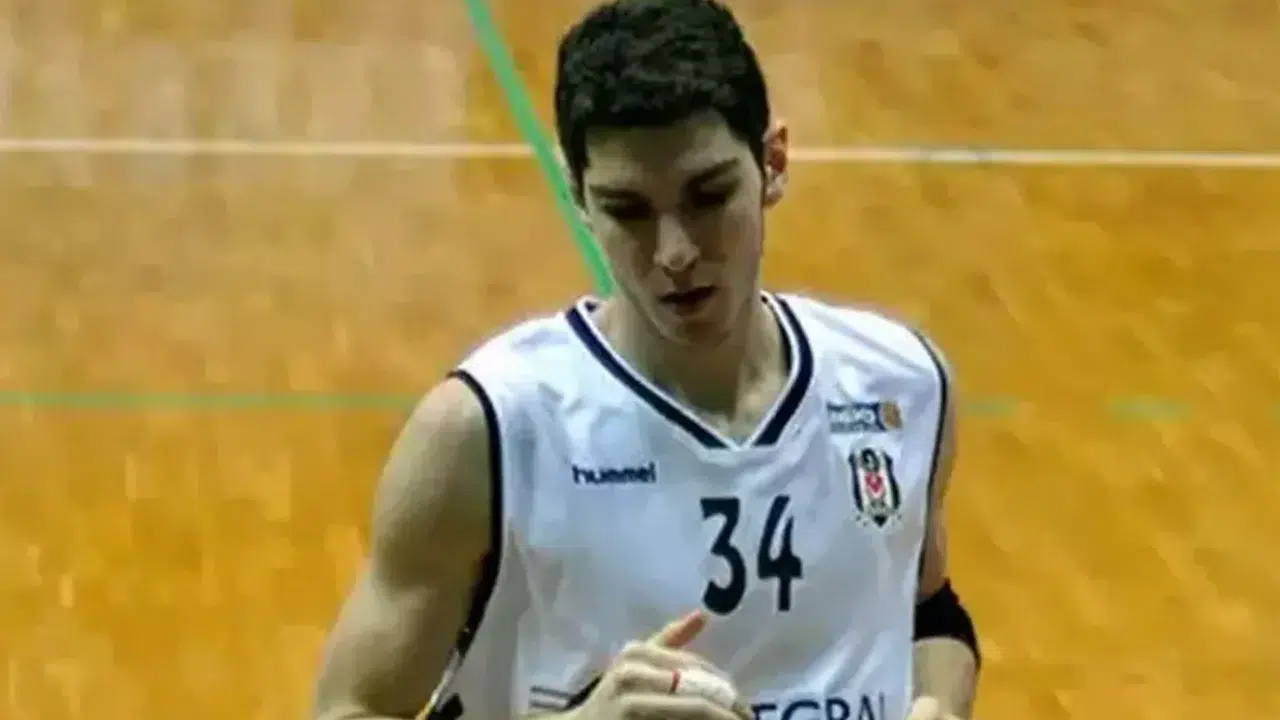 Osman Gökhan Şirin kimdir ve hayatı: Yaşı kaç, aslen nereli, oynadığı takımlar neler?