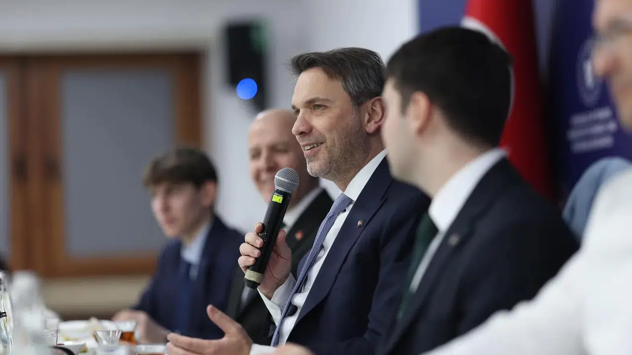 Bakan Bayraktar’dan gençlere mesaj: 'Enerjide bağımsızlık Kızılelma hedefimiz!'
