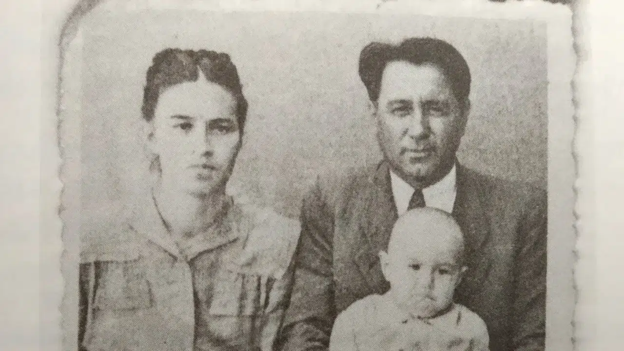 İLBER ORTAYLI’NIN ANNESİ VE BABASI ÖLDÜ MÜ, YAŞIYOR MU? İlber Ortaylı’nın ailesi kimdir?