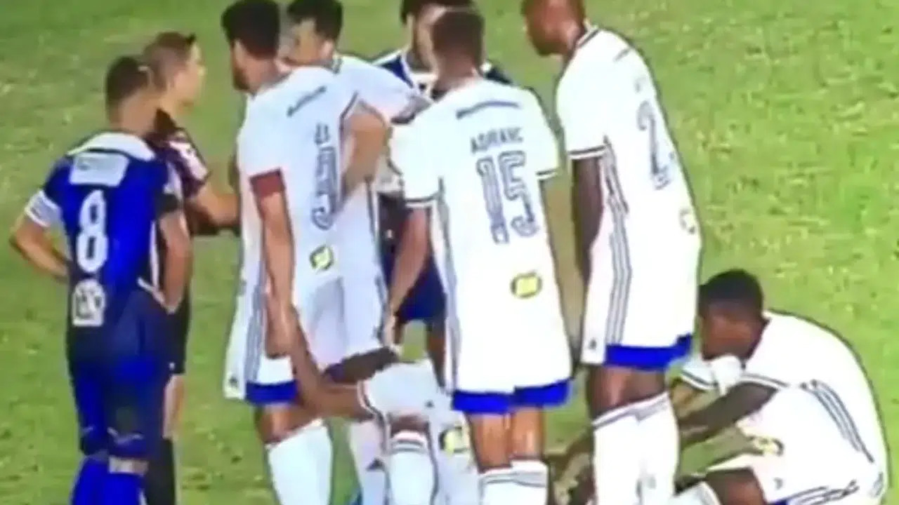 Futbol Dünyası Bu Hamleyi Konuşuyor! Kart Kaçıran Cruzeiro Oyuncusu