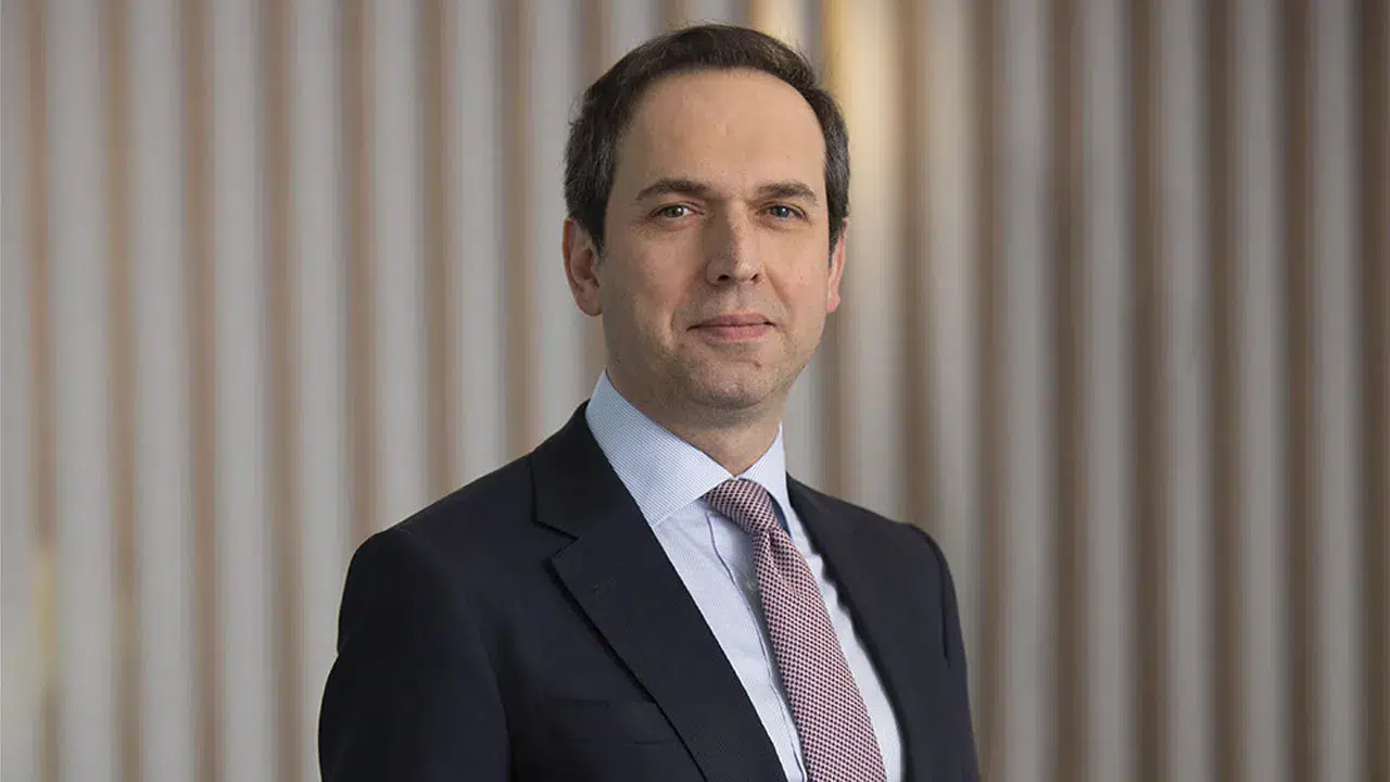 ALPARSLAN BAYRAKTAR KİMDİR VE HAYATI! Mesleği nedir, memleketi neresi, yaşı kaç, nerede okudu?