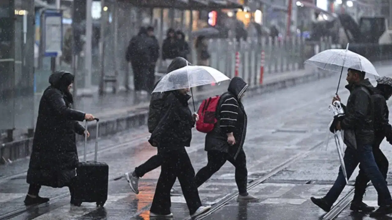 18-19 MART İSTANBUL’DA YARIN HAVA NASIL OLACAK? Yağış var mı, sıcaklık kaç derece, kar bekleniyor mu, saatlik durum ne?