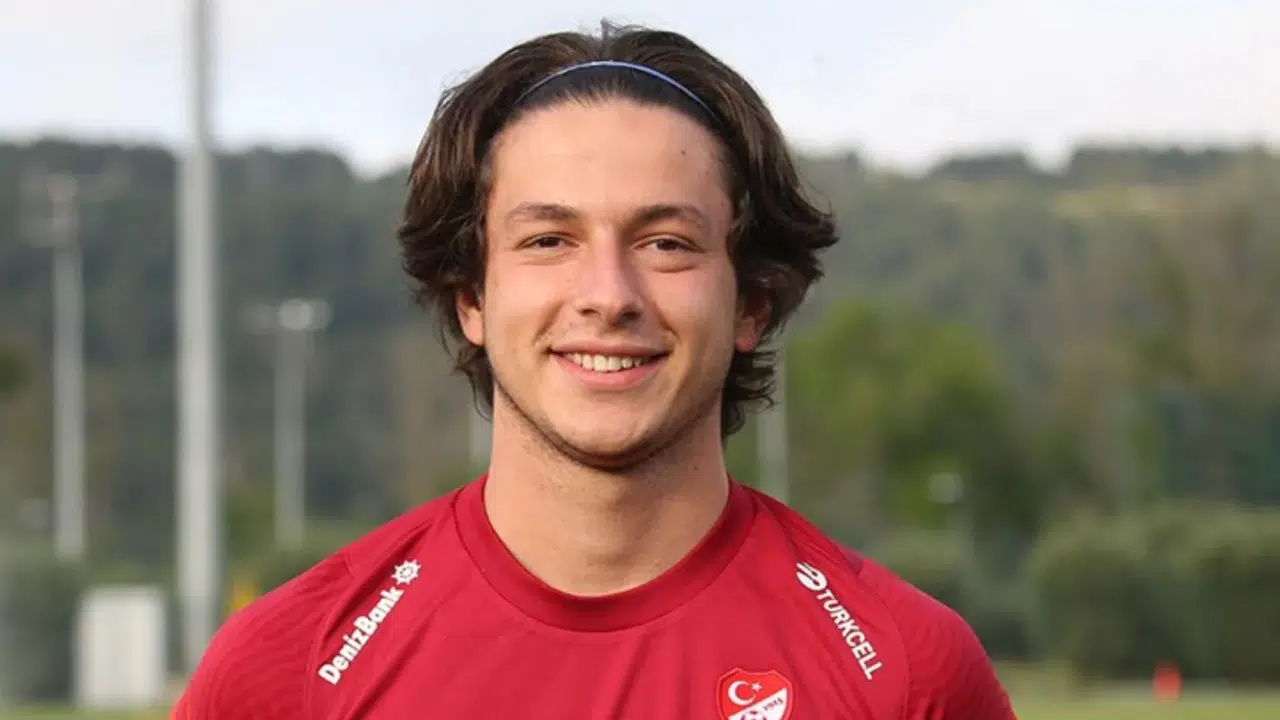 Enis Destan kaç yaşında, doğum tarihi ne, kariyeri ve oynadığı takımlar neler?