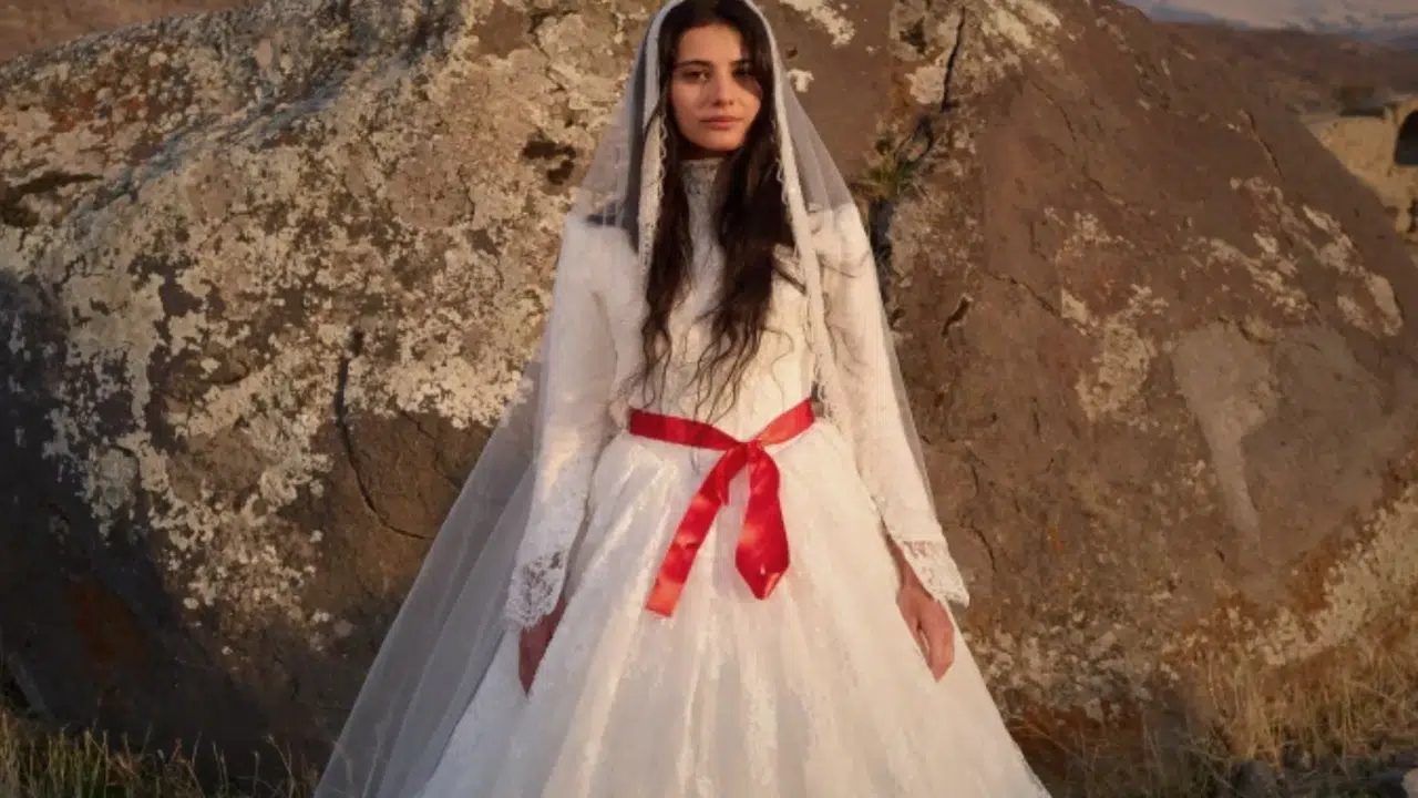 SEVDİĞİM SENSİN'İN HELİN'İ KİMDİR? Helin Kandemir kaç yaşında, kökeni neresi, babası kim, nerelerde oynadı?