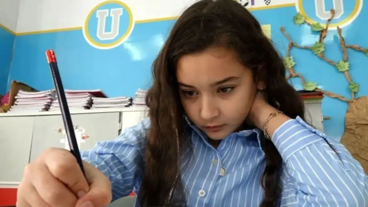 DÜNYA BİRİNCİSİ LİNA SAKA KİMDİR! Kaç yaşında, hangi okulda okuyor, kazandığı yarışma ne?