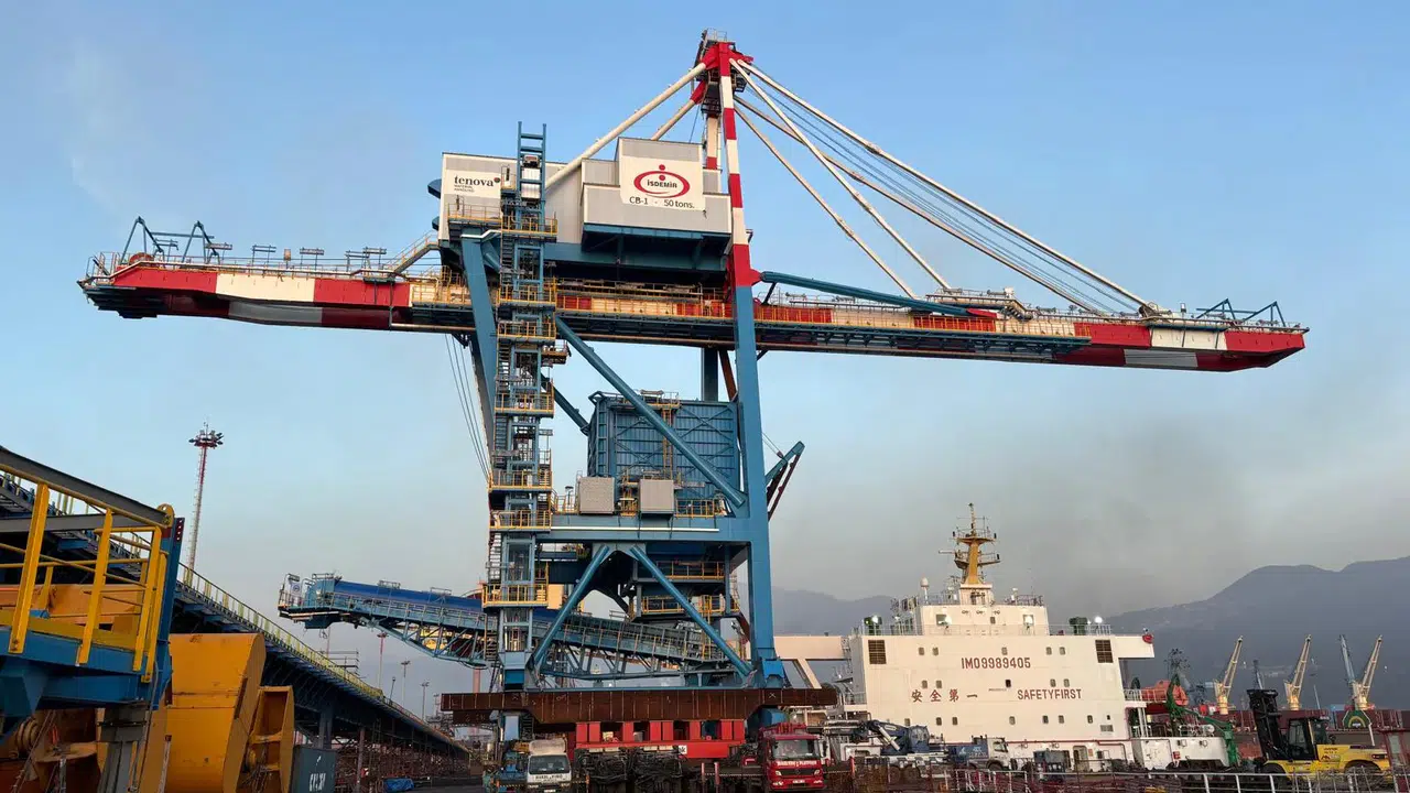 Yapay zeka destekli akıllı vinçler İsdemir Limanı’nda