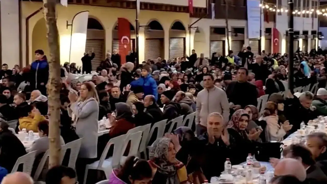 Bakan Kurum paylaştı: Depremden sonra Hatay’da eski Ramazan geleneği geri döndü