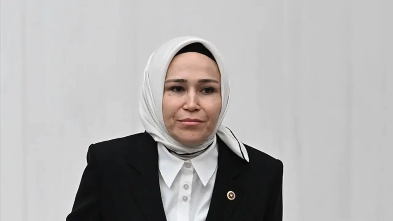 Asuman Erdoğan kimin kızı, mesleği ne, kaç çocuğu var, aslen nereli, hangi partiden?