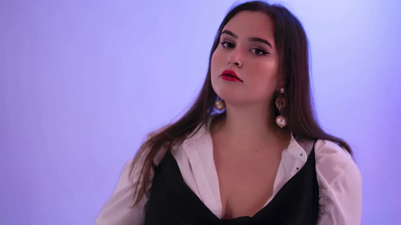 Öykü Dörter 'Senden Önce Ben Kimdim' albümü ile güçlü bir çıkış yaptı