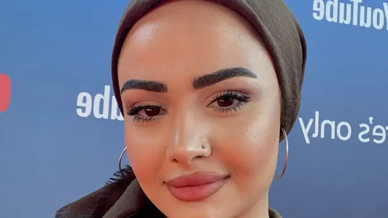 PINAR CILIT KAÇ YAŞINDA! Nereli ve Başörtüsünü Neden Çıkardı?