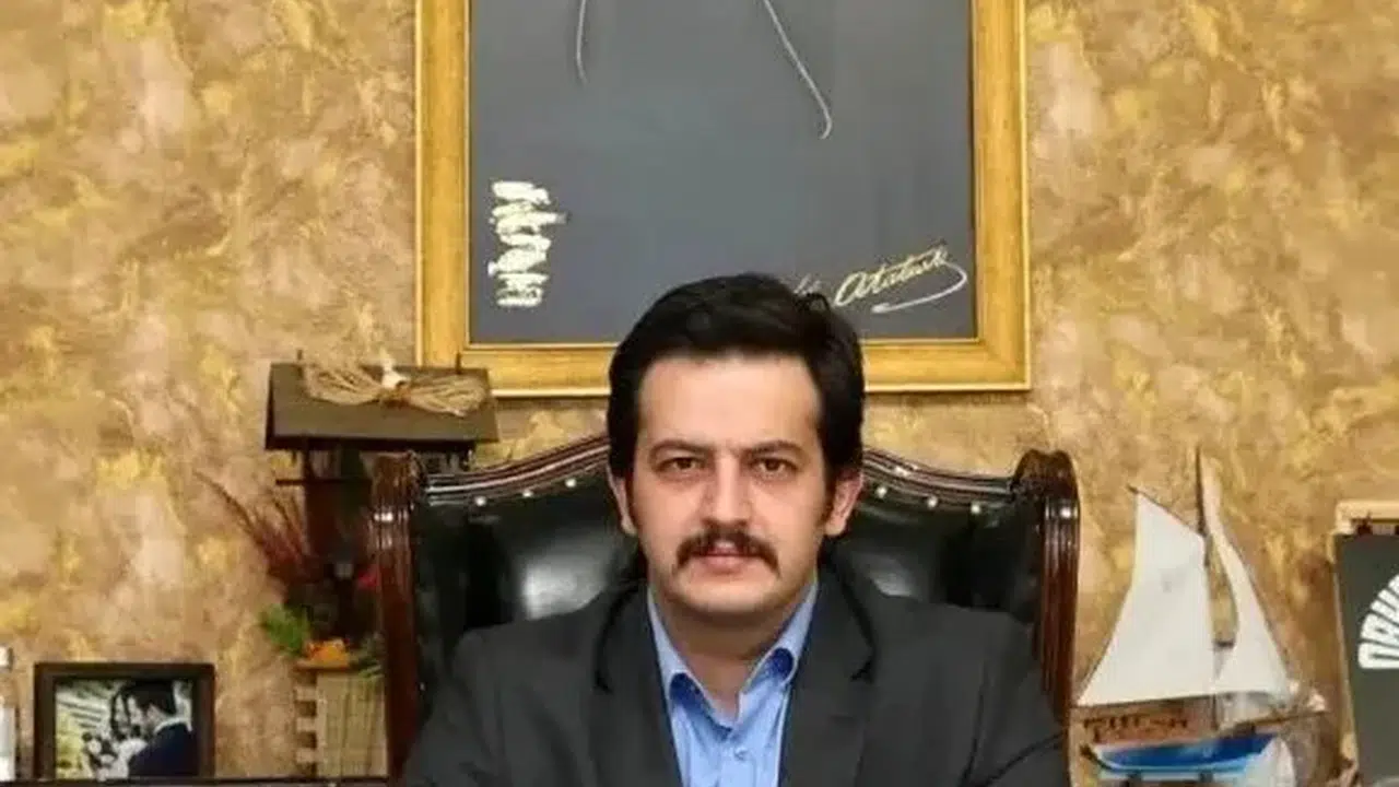 MUSTAFA BERAT KASIMOĞLU GÖREVDEN UZAKLAŞTIRMA KARARI NE? Neden uzaklaştırıldı, yasak aşk iddiaları ne?