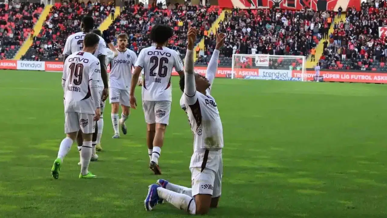 Trabzonspor’dan Taraftara Müjde, Derbiler Hariç Bilet Fiyatları Sabitlendi