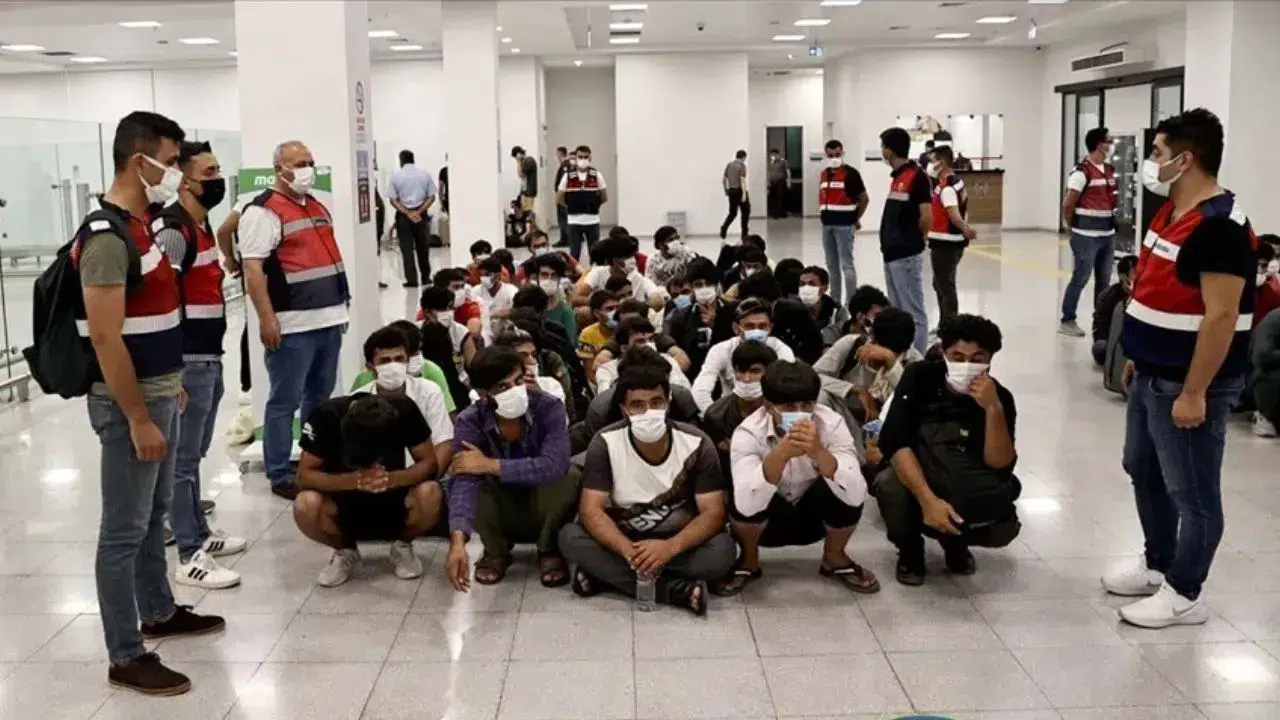 Kaçak Geçiş Girişimi Engellendi! Didim’de 101 Göçmen Yakalandı