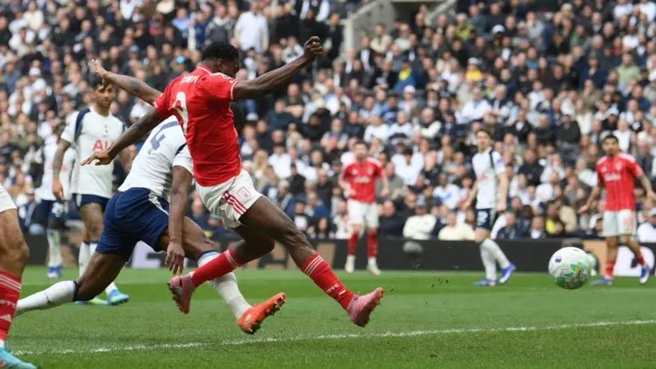Londra’da Hezimet! Nottingham, Tottenham’ı Sahasında Dağıttı