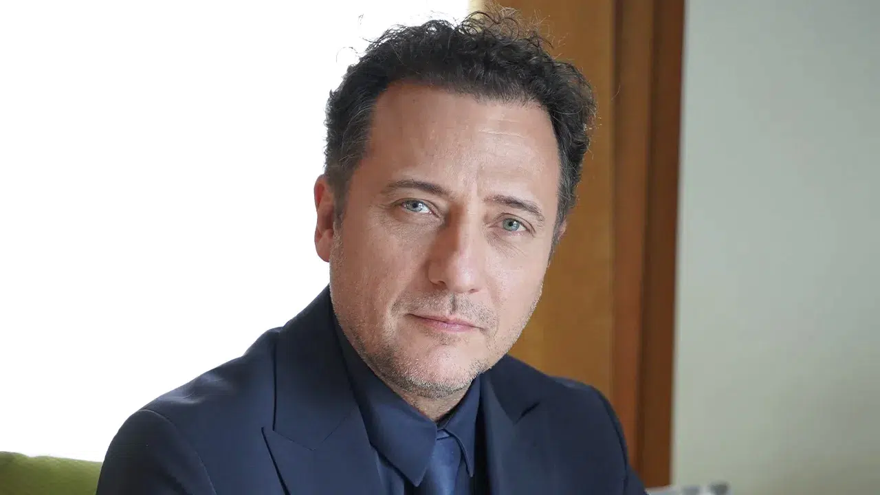 YİĞİT ÖZŞENER KİMİNLE EVLİ! Nereli, kaç yaşında,