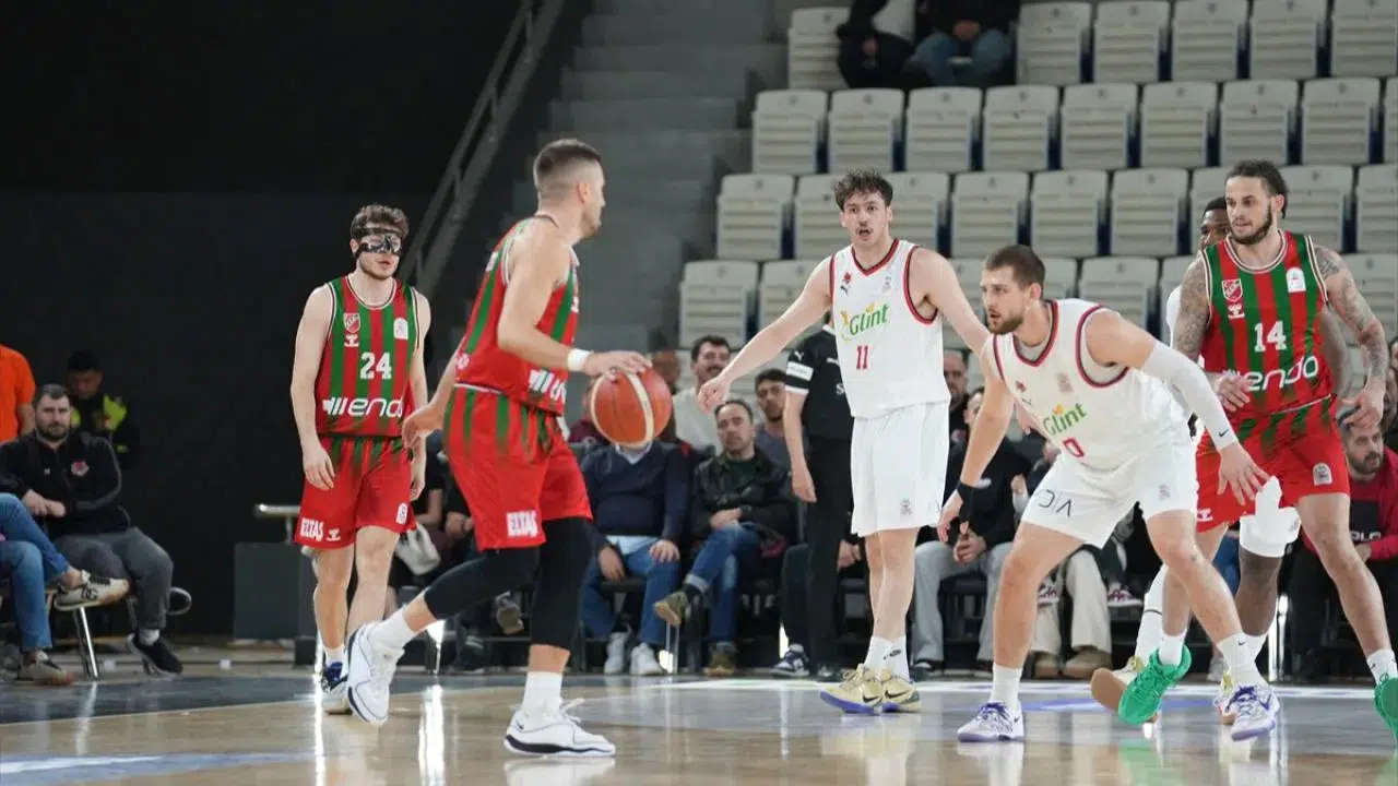 MANİSA BASKET KARŞIYAKA’YI KAÇ FARKLA YENDİ? Maçın yıldızları kim, skor ne oldu, lig sıralaması nasıl değişti?
