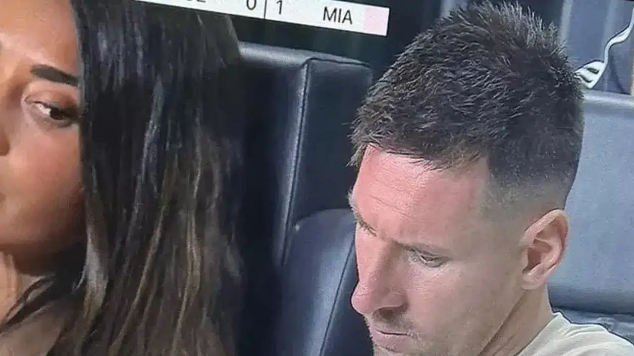 Messi’nin Telefonuna Bakarken Yakalandı! Antonela’nın O Hareketi Olay Oldu