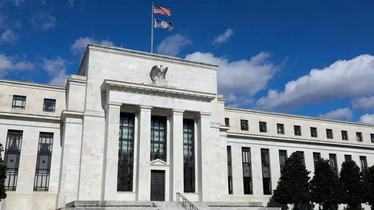 FED FAİZİ DÜŞTÜ MÜ! Altın fiyatları yükselecek mi, sabit mi kaldı, petrol fiyatları kararı etkiledi mi?