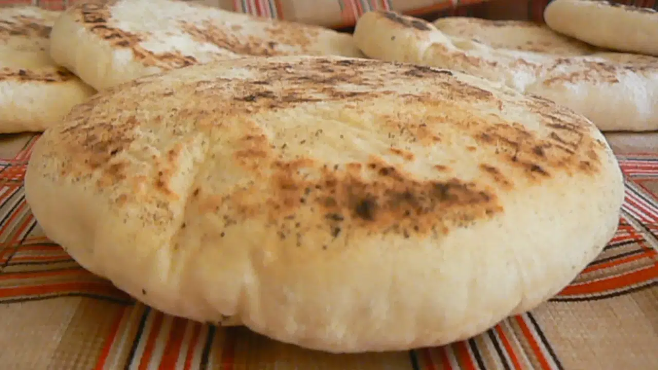 RÜYADA BAZLAMA PİŞİRMEK NE ANLAMA GELİYOR? Rüyada bazlama görmek, yemek, sıcak bazlama görmek neye işaret eder?