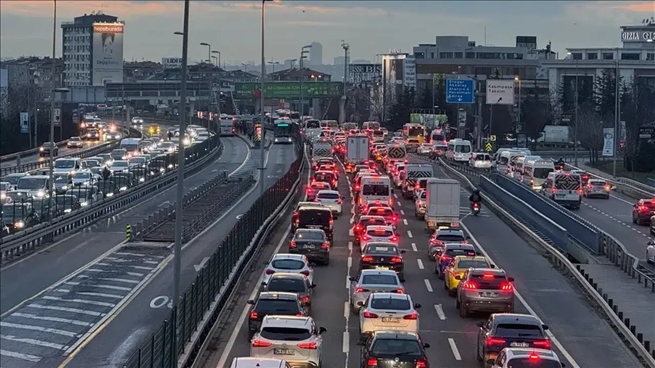 İSTANBUL’DA (8 MART) TRAFİK KISITLAMASI! Taksim’de hangi yollar kapalı, İstiklal Caddesi’ne giriş var mı, sürücüler hangi yolları kullanacak?