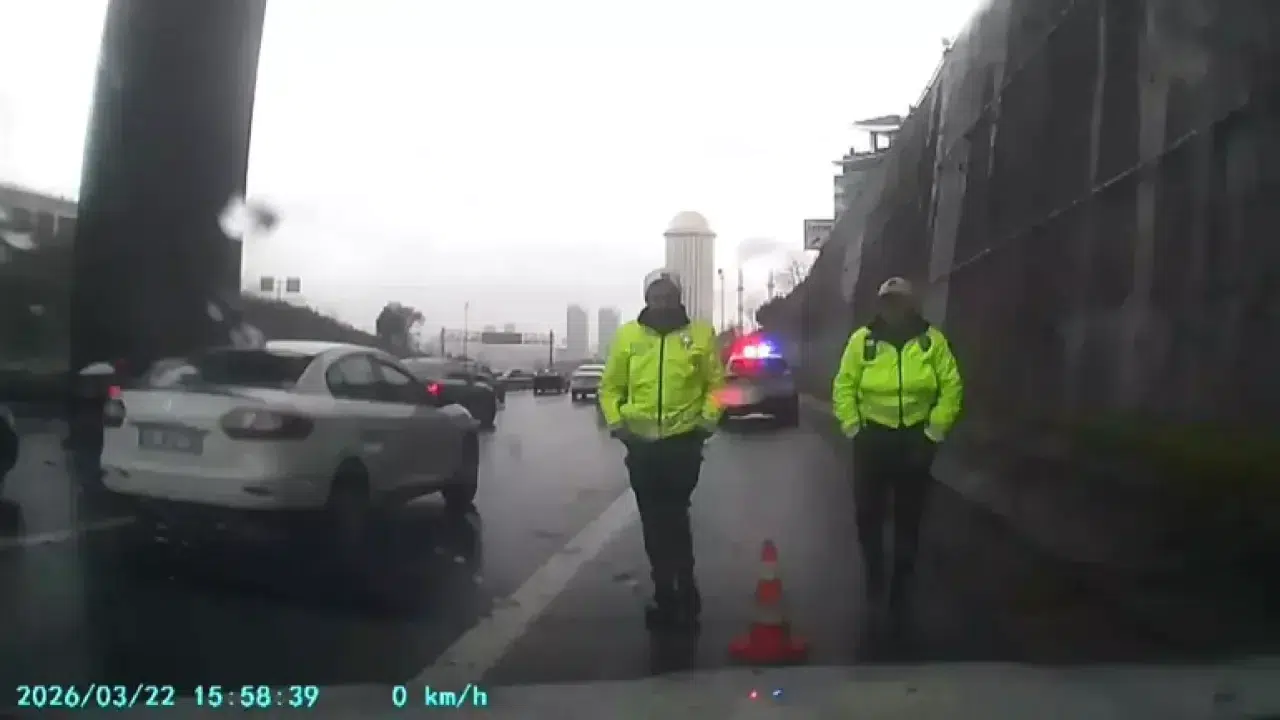 TEM’de Hayat Kurtaran Müdahale! Polis Heimlich Manevrasıyla Yetişti