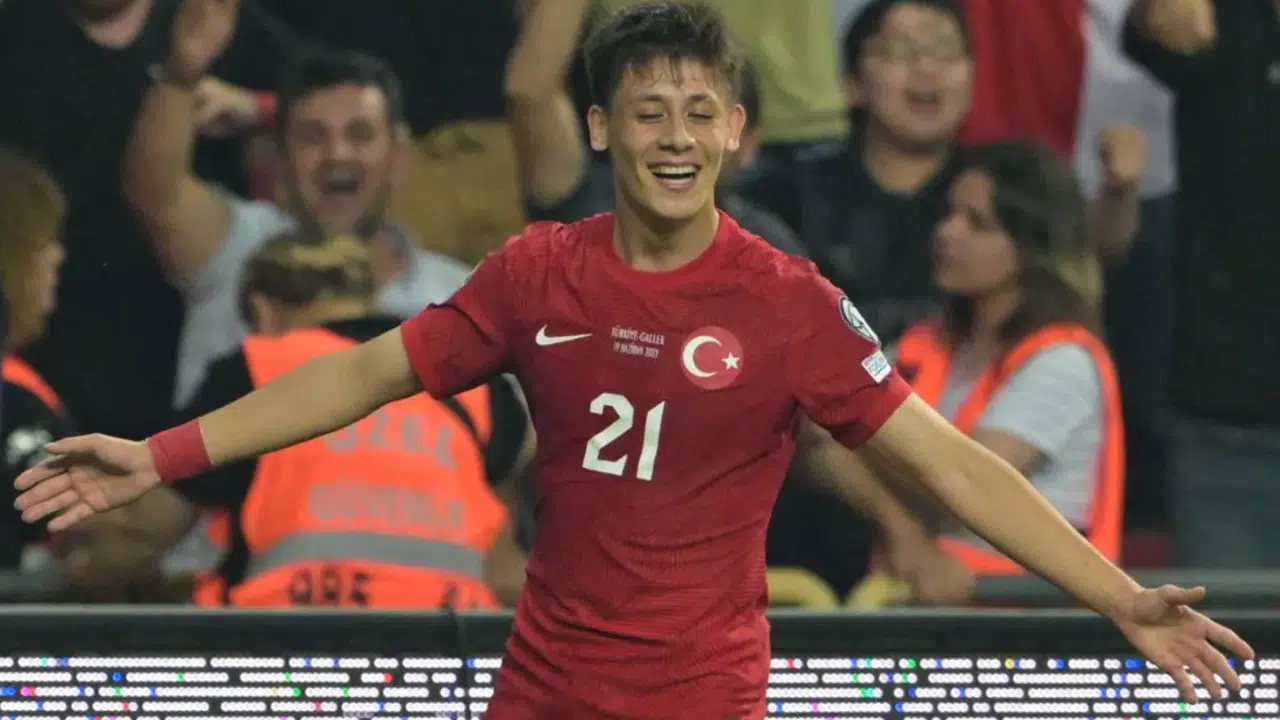 ARDA GÜLER HAGİ Mİ ALEX Mİ SORUSUNA NE CEVAP VERDİ? Hangi futbolcuyu seçti, Türkiye Romanya maçı öncesi ne söyledi?