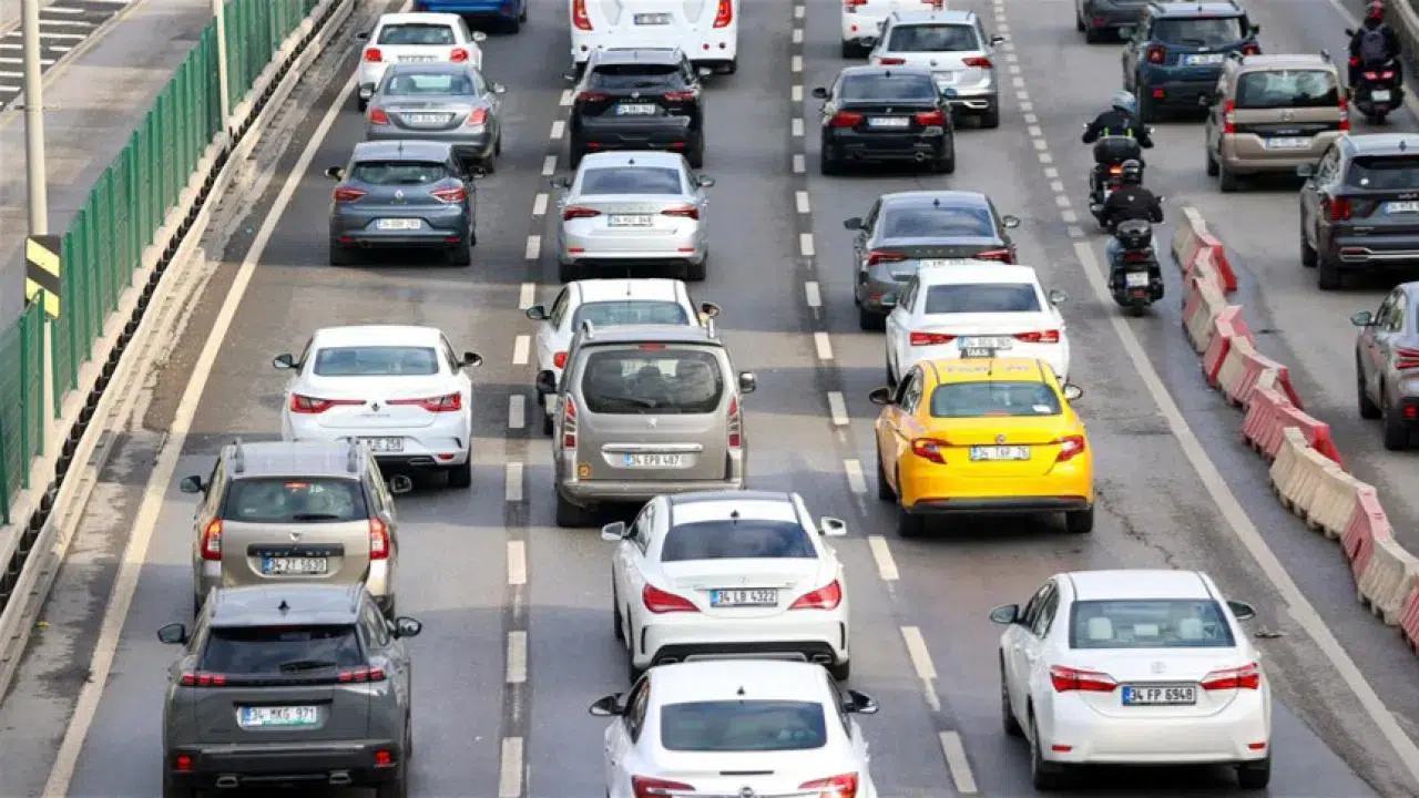 Türkiye’de Trafiğe Kayıtlı Araç Sayısı 33 Milyon 869 Bine Yükseldi!