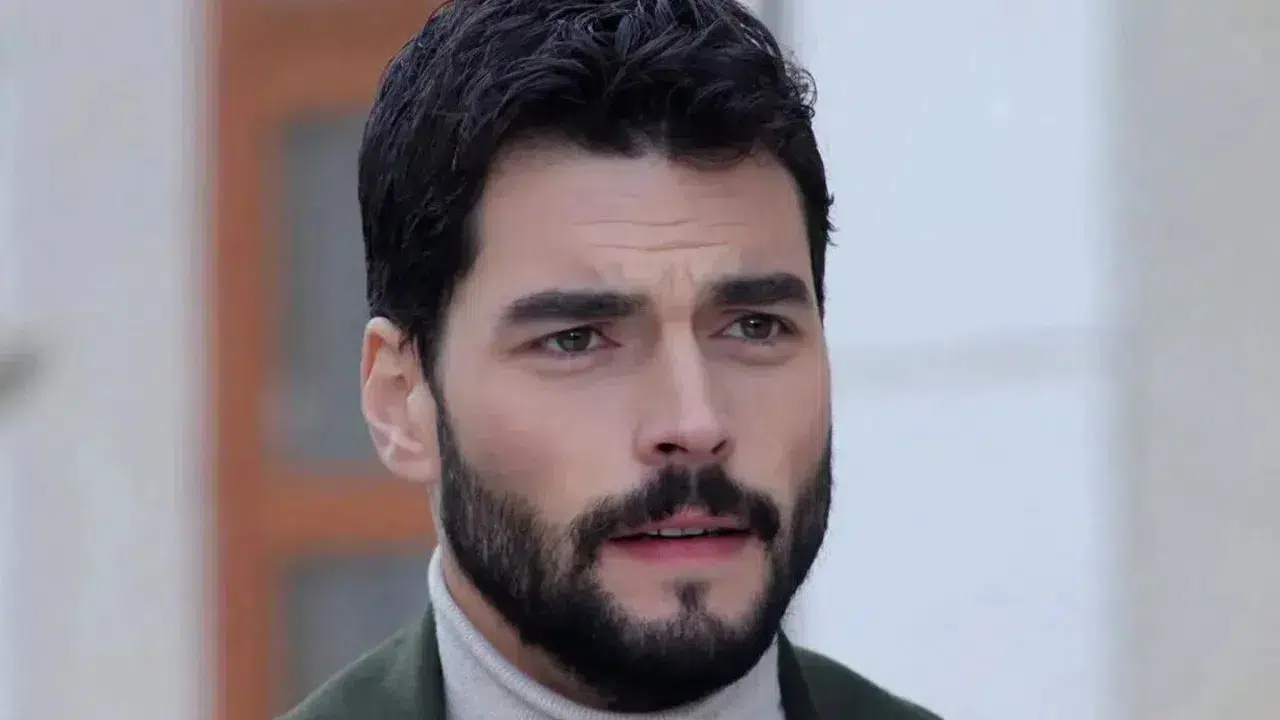 AKIN AKINÖZÜ KAÇ YAŞINDA, NERELİ? Boyu kaç cm, kaç kilo, evli mi, çocuğu var mı, burcu ne, hangi dizi ve filmlerde oynadı?